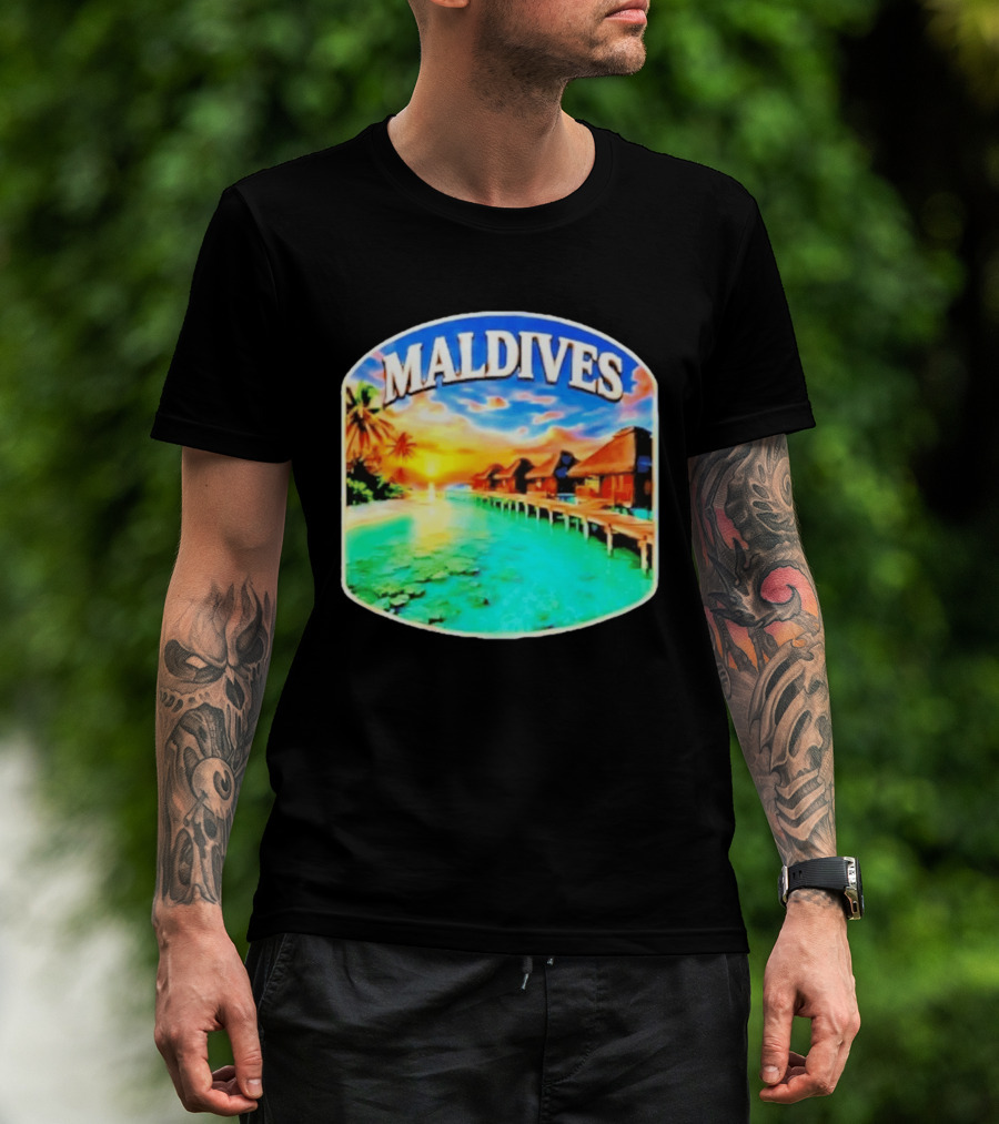 Maldives Tropical Sunset Overwater Bungalows Exquisite Island Escape T-Shirt