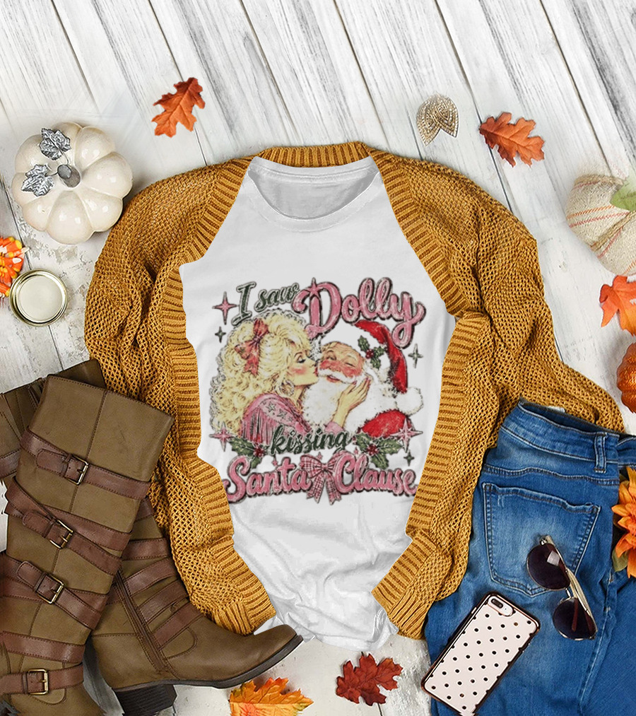 I Saw Dolly Kissing Santa Clause Christmas T-Shirt