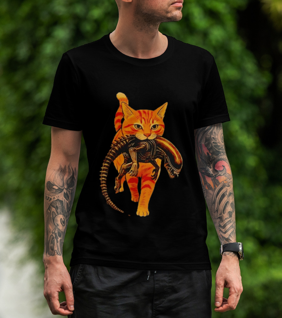 Orange Tabby Cat Holding Alien Xenomorph Iconic Fusion T-Shirt