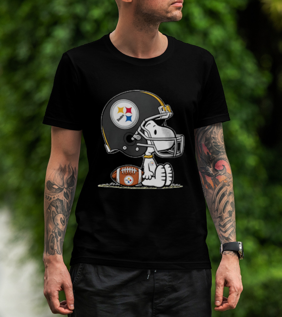 Snoopy Pittsburgh Steelers Cartoon Dog Football Helmet Player T-Shirt
