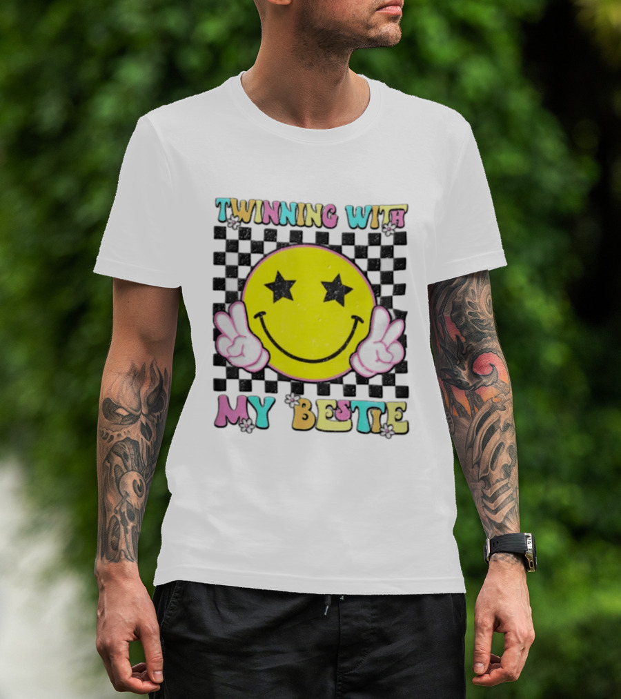 Twinning With My Bestie Yellow Smiley Face Checkered Star Eyes Peace Signs T-Shirt