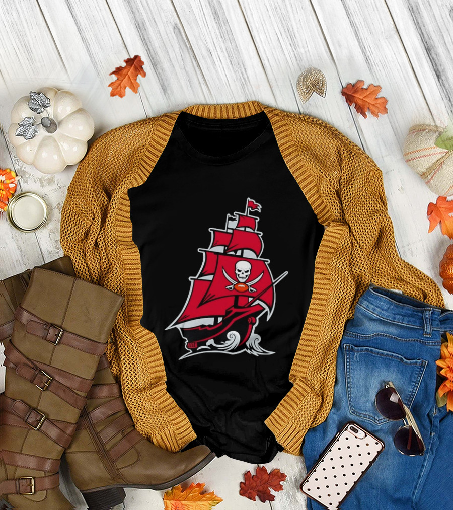 Tampa Bay Buccaneers Pirate Ship Skull Football T-Shirt