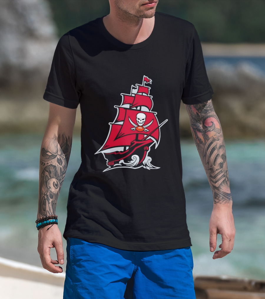 Tampa Bay Buccaneers Pirate Ship Skull Football T-Shirt