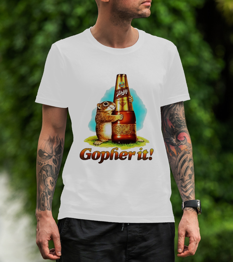 Schlitz Beer Gopher It Bottle Hugging Squirrel Vintage Advertising T-Shirt