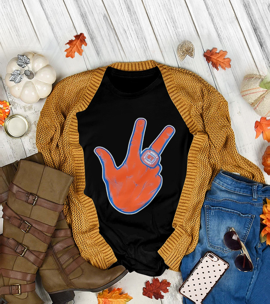 New York Knicks World Champs Victory Hand Sign With Ring NY Sports T-Shirt