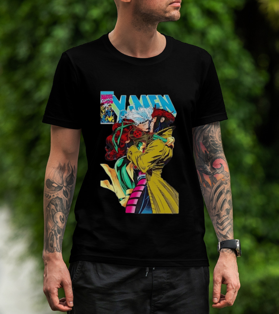 Marvel Comics X Men Rogue And Gambit Romantic Embrace Cover T-Shirt