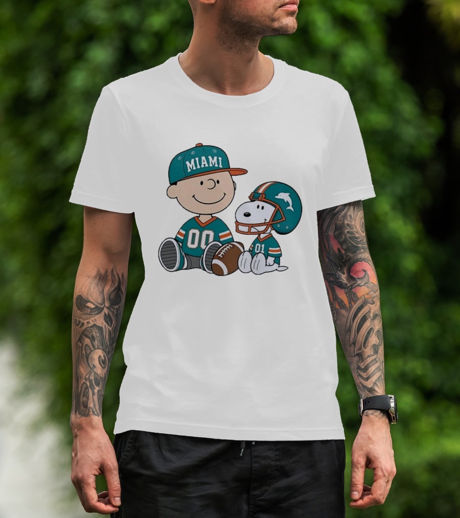 Miami Dolphins Charlie Brown Snoopy Football Fans 00 01 Jersey T-Shirt