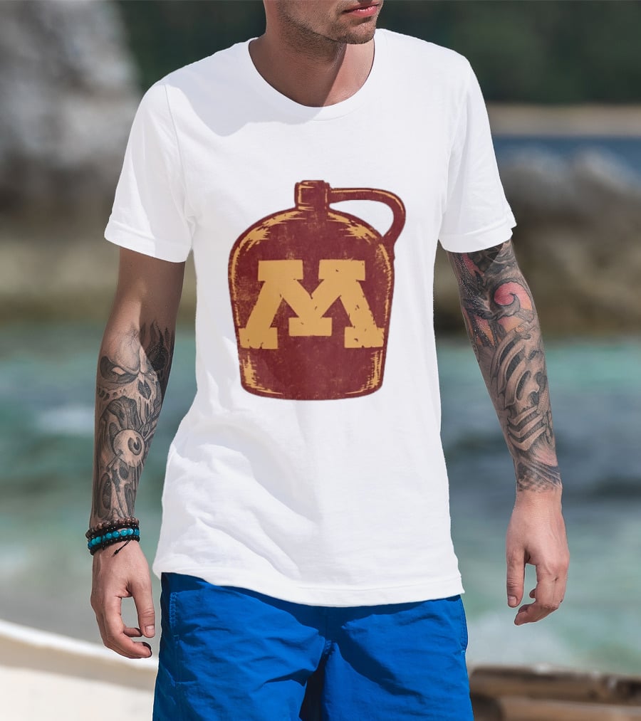 Minnesota Golden Gophers Distressed M Jug T-Shirt