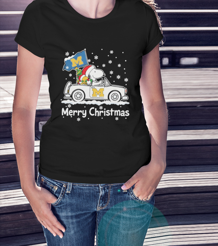 University Of Michigan Wolverines Snoopy Woodstock Christmas Car Flag Snowflakes T-Shirt