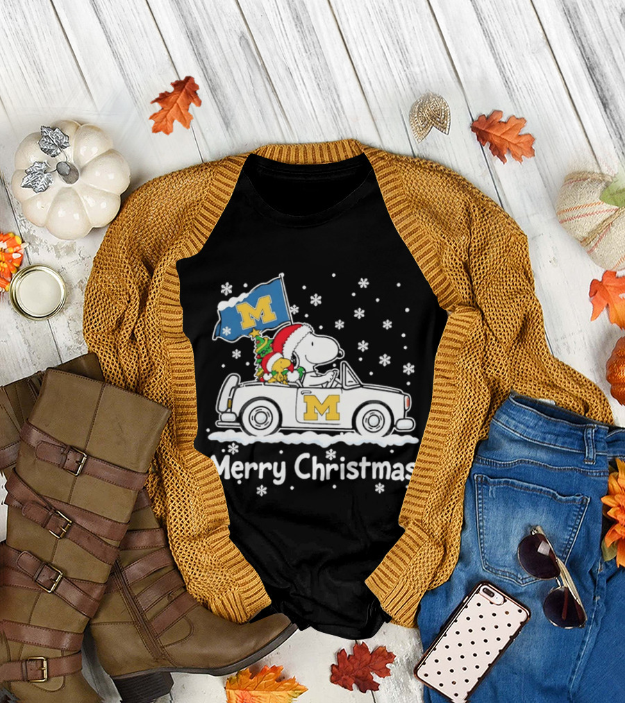University Of Michigan Wolverines Snoopy Woodstock Christmas Car Flag Snowflakes T-Shirt