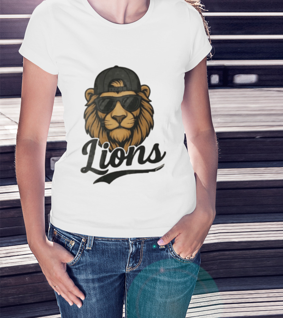 Detroit Lions Cool Lion Wearing Shades And Cap T-Shirt