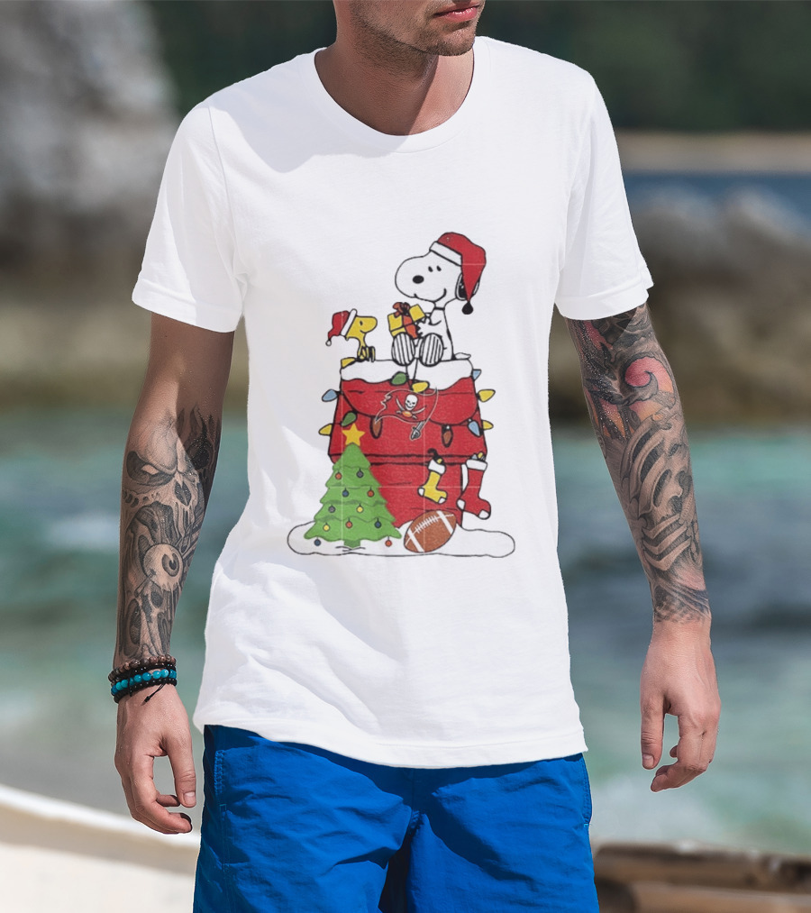 Snoopy Merry Christmas Tampa Bay Buccaneers 2026 Football Holiday Peanuts Santa Hat T-Shirt
