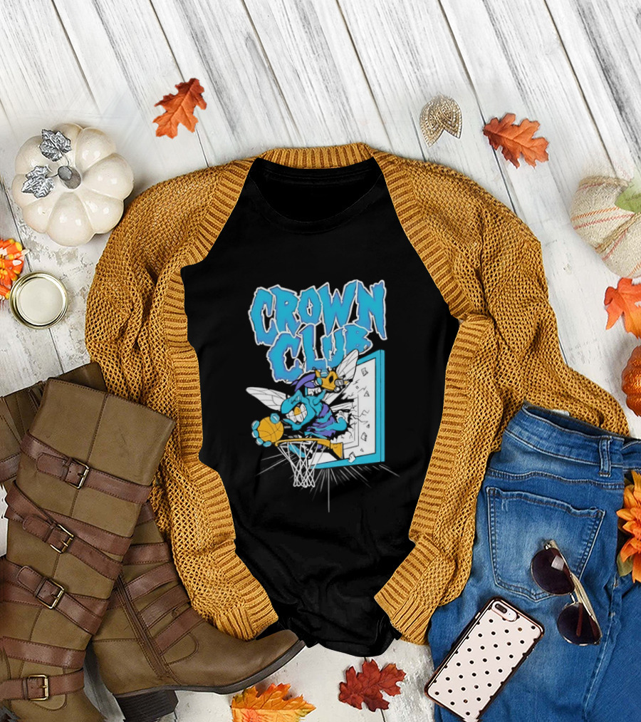 Crown Club Charlotte Hornets Basketball Dunking T-Shirt