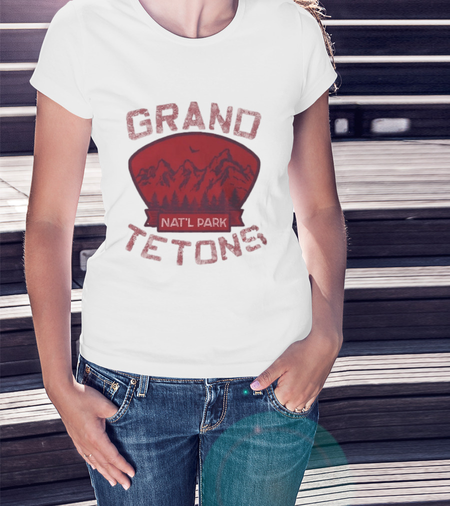 Grand Tetons Nat'l Park Distressed Mountain Landscape T-Shirt