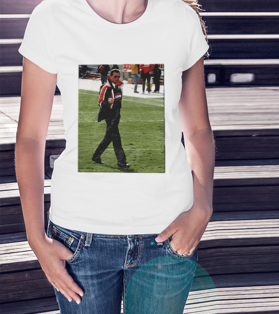 Mike Ditka Chicago Bears Coach Iconic Sideline Moment T-Shirt