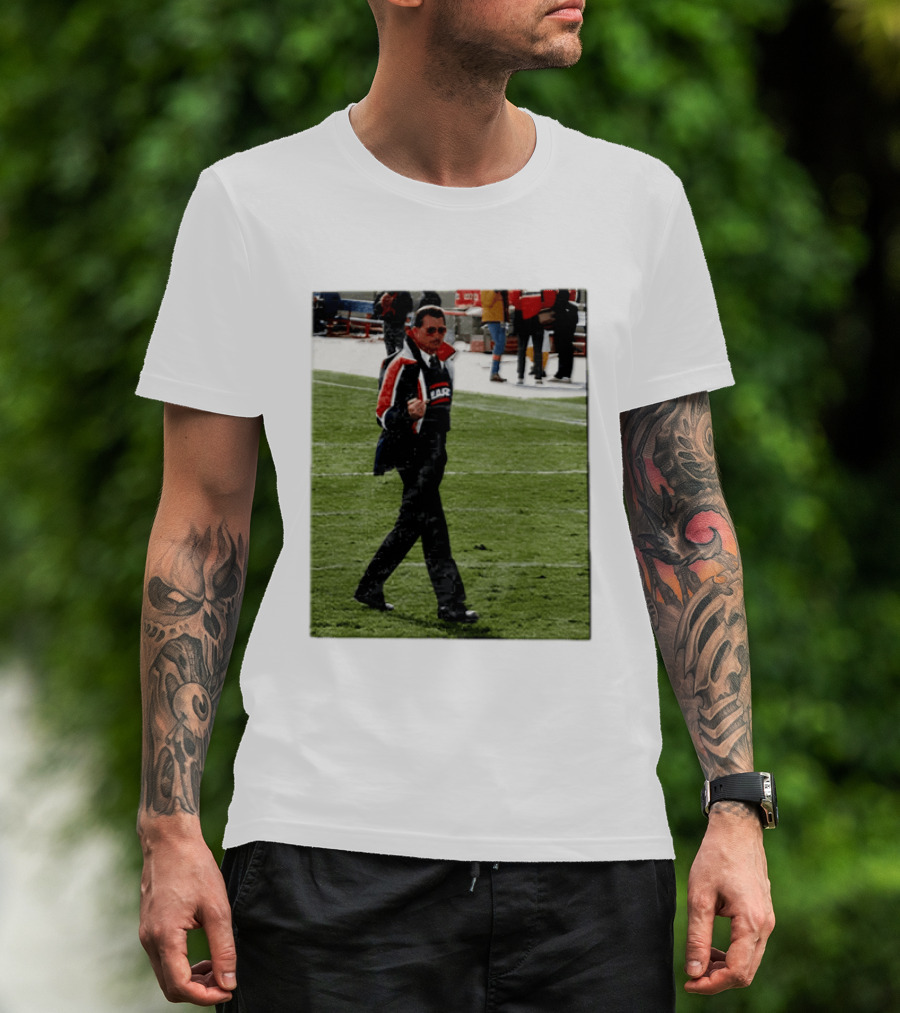 Mike Ditka Chicago Bears Coach Iconic Sideline Moment T-Shirt