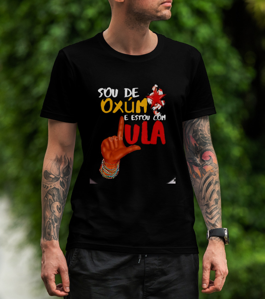 Sou De Oxúm E Estou Com Lula Oxum Brasil Beaded Hand Red Star T-Shirt