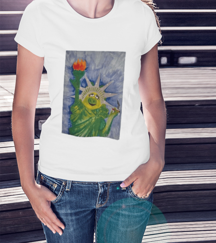 Miss Piggy Statue Of Liberty Muppets Smoking Statue T-Shirt