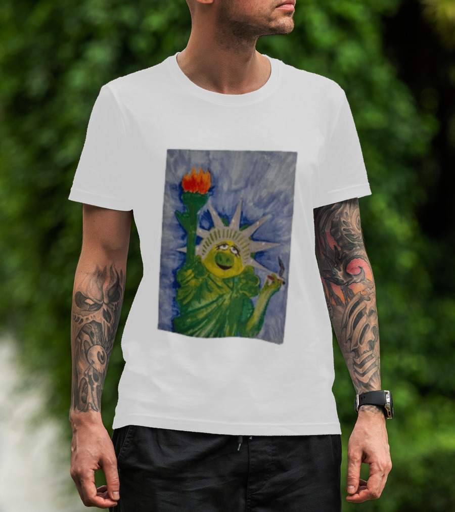 Miss Piggy Statue Of Liberty Muppets Smoking Statue T-Shirt