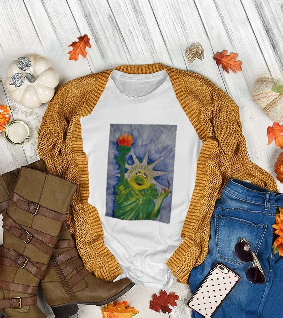 Miss Piggy Statue Of Liberty Muppets Smoking Statue T-Shirt