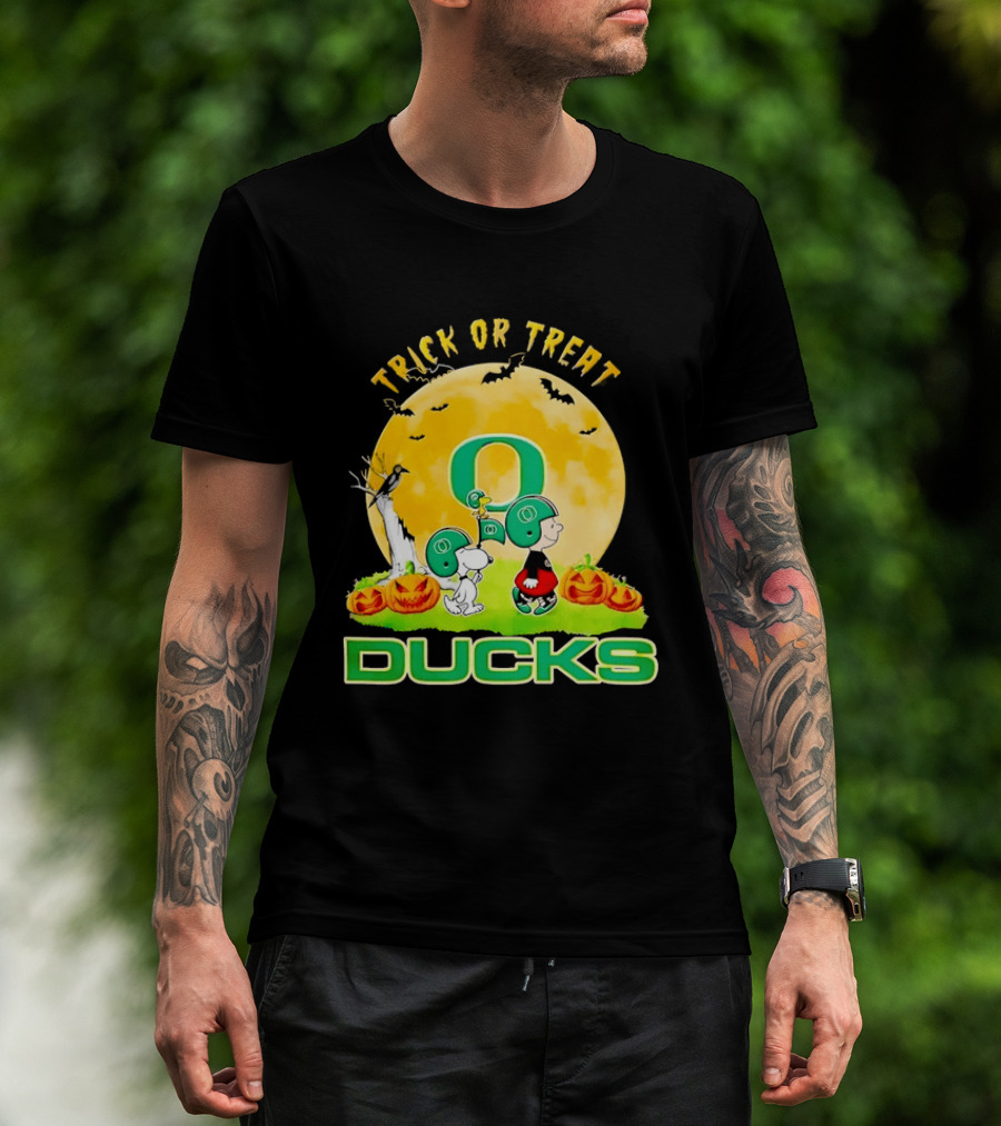Oregon Ducks Charlie Brown Snoopy Halloween Trick Or Treat T-Shirt
