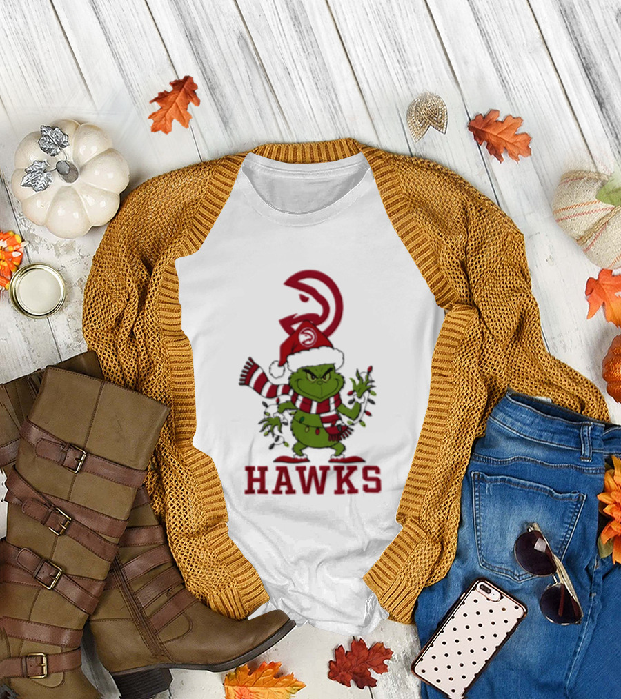 Grinch Atlanta Hawks Christmas Heart Hands 2026 T-Shirt