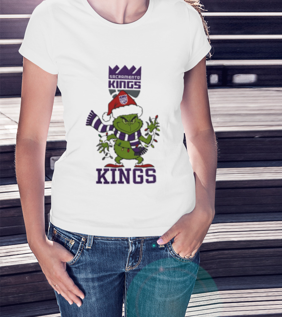 Grinch Sacramento Kings Christmas Heart Hands 2026 T-Shirt