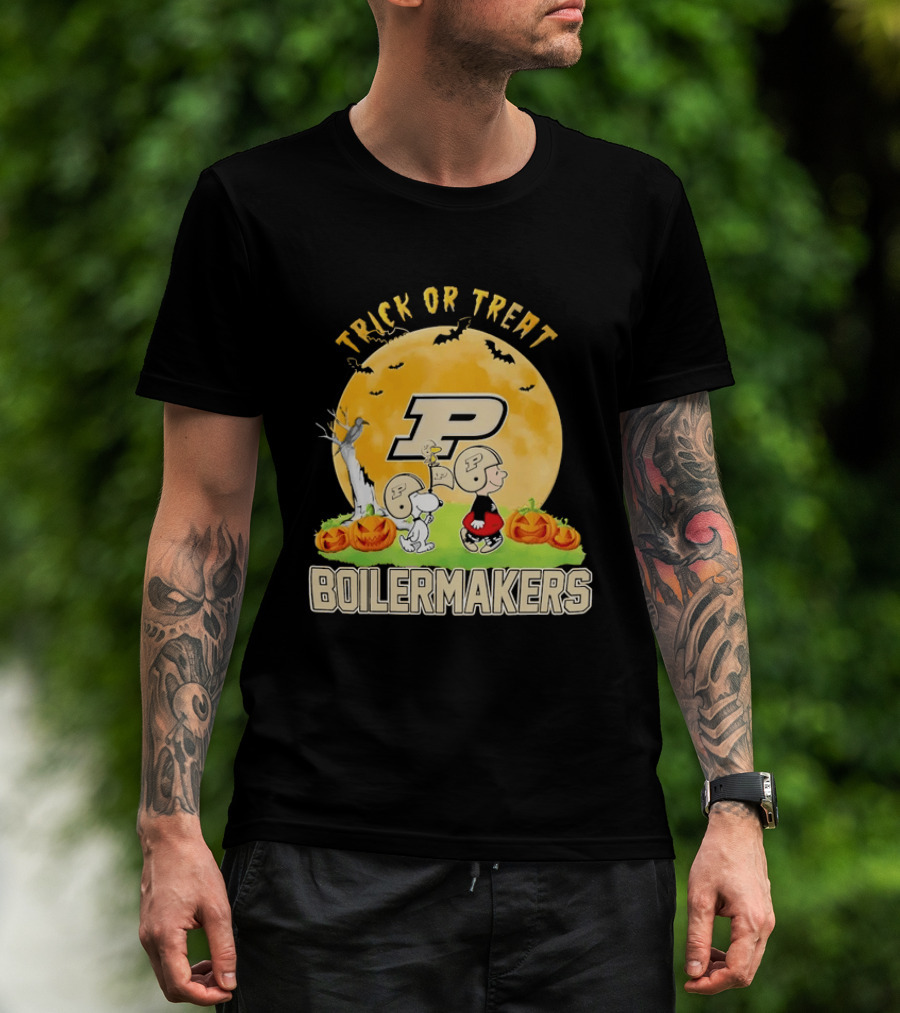 Purdue Boilermakers Snoopy Charlie Brown Woodstock Halloween Moon Trick Or Treat T-Shirt