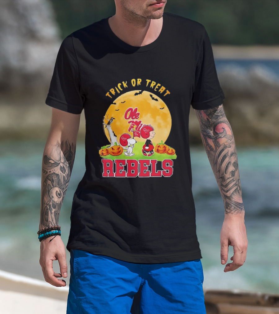 Trick Or Treat Snoopy Charlie Brown Woodstock Ole Miss Rebels Halloween Moon T-Shirt