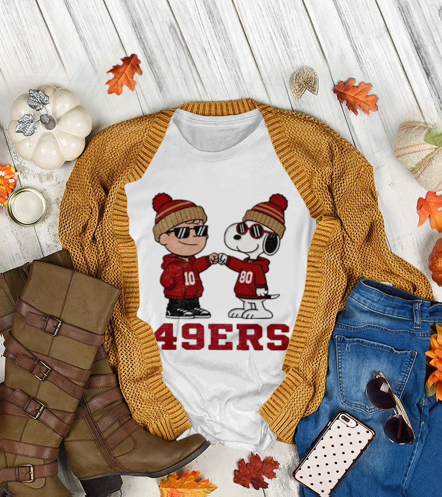 San Francisco 49ers Charlie Brown Snoopy 49ERS Fist Bump Beanies T-Shirt