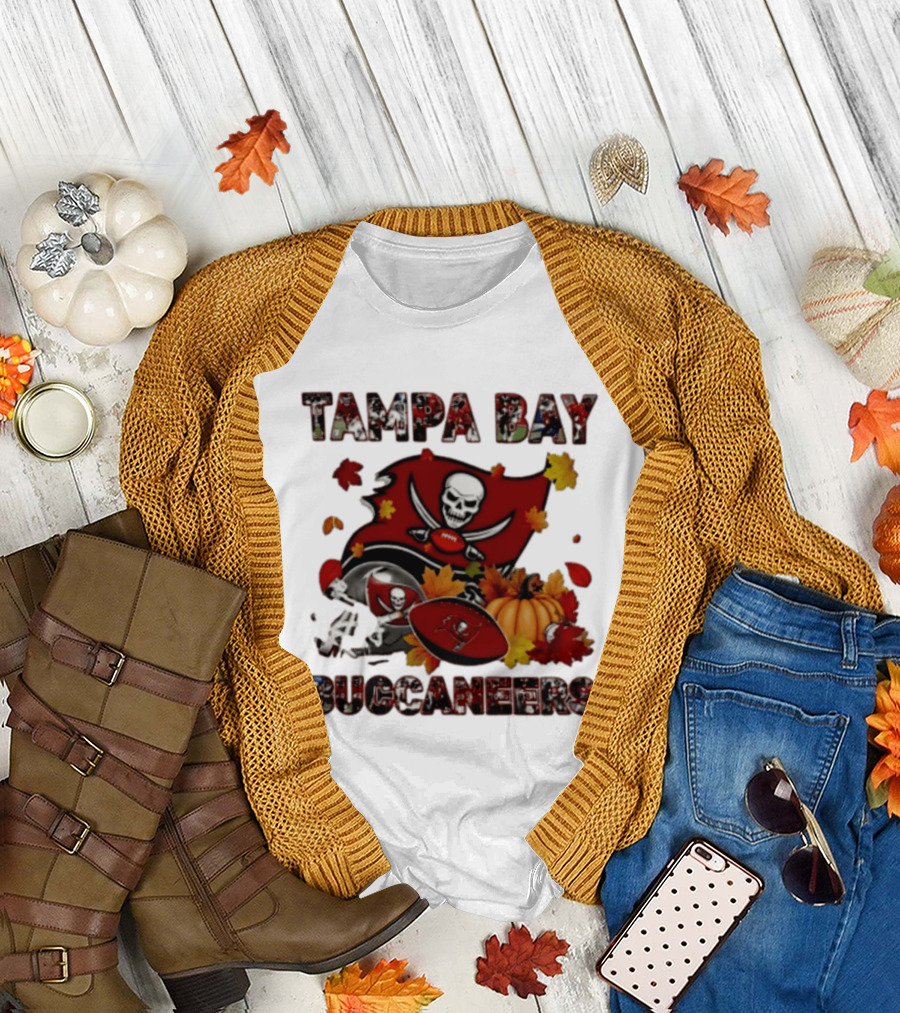 Tampa Bay Buccaneers Autumn 2026 Skull And Crossed Swords Football Pumpkin Decor T-Shirt