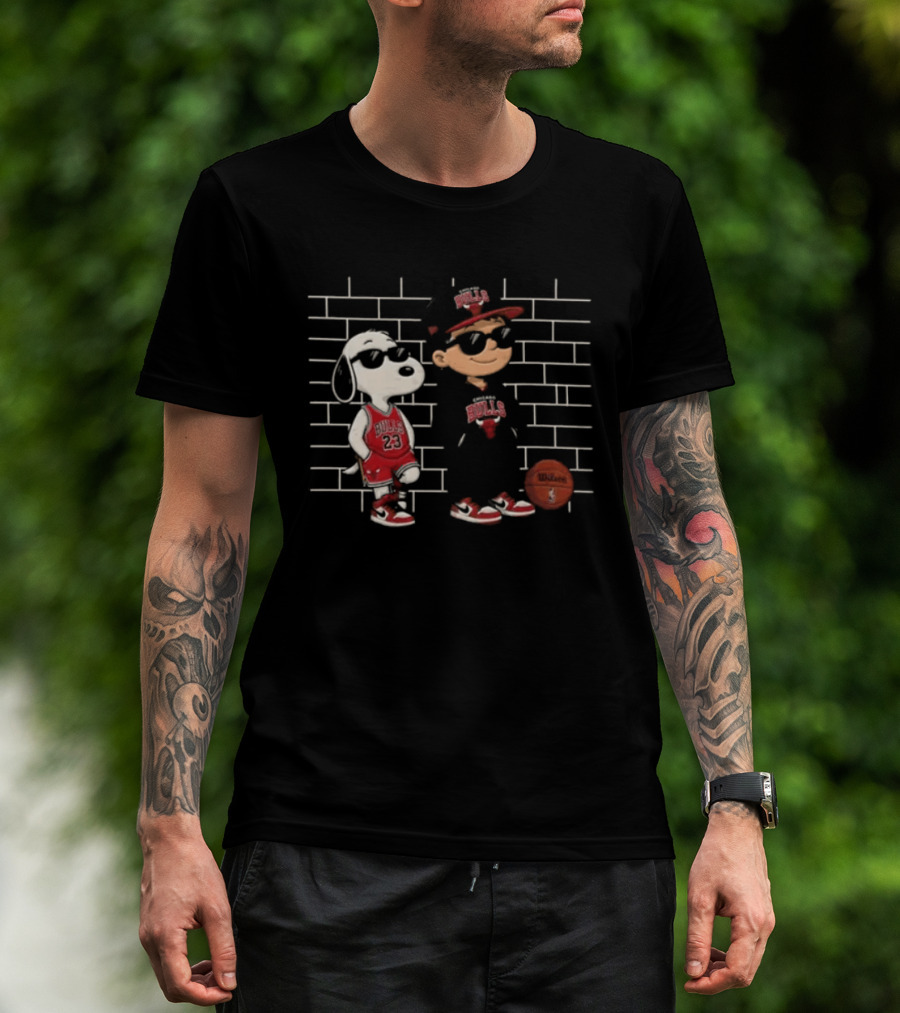 Snoopy Charlie Brown Bulls 23 Basketball Chicago Fan T-Shirt