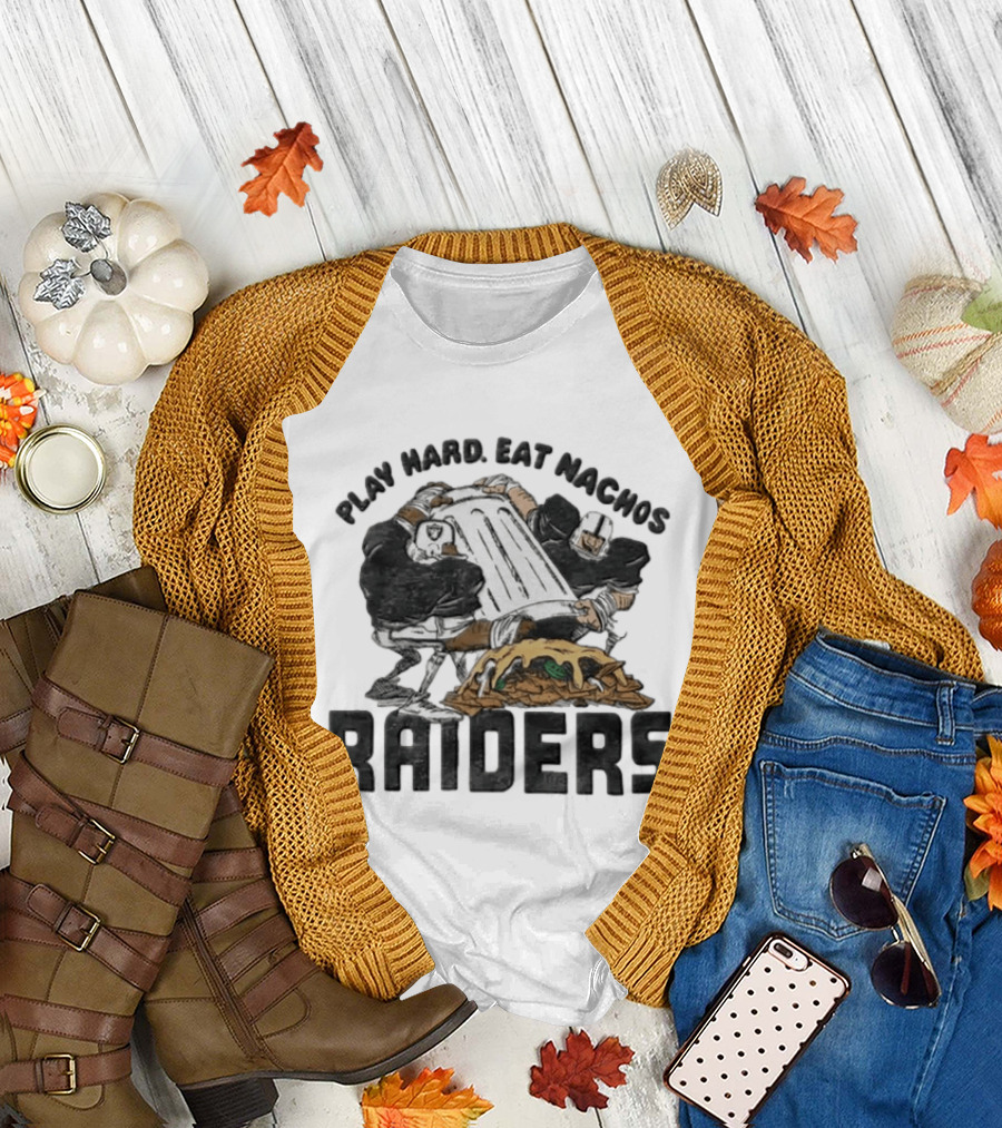 Las Vegas Raiders Play Hard Eat Nachos Fun Football Fan T-Shirt