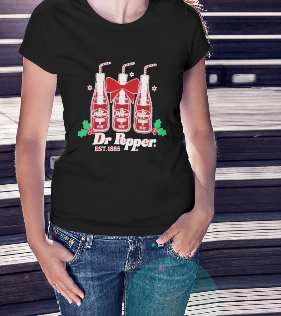 Dr Pepper Cane Sugar Christmas Holiday Bottles Red Bow And Holly Est 1885 T-Shirt