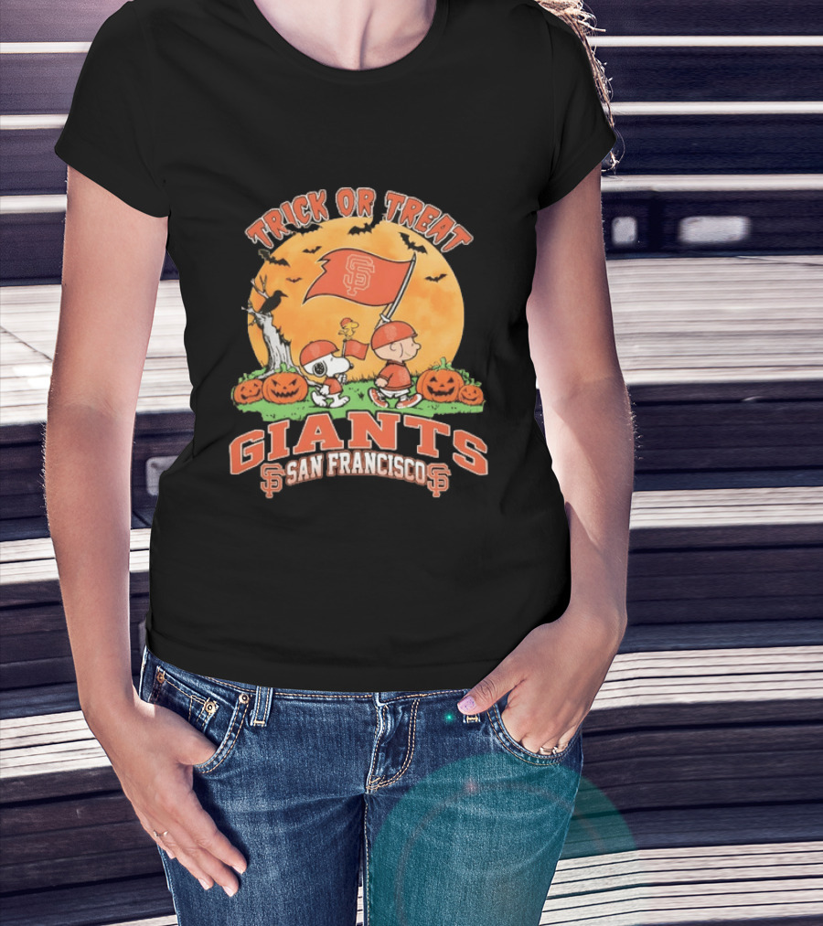 San Francisco Giants Peanuts Trick Or Treat Halloween Snoopy Pumpkin Patch T-Shirt