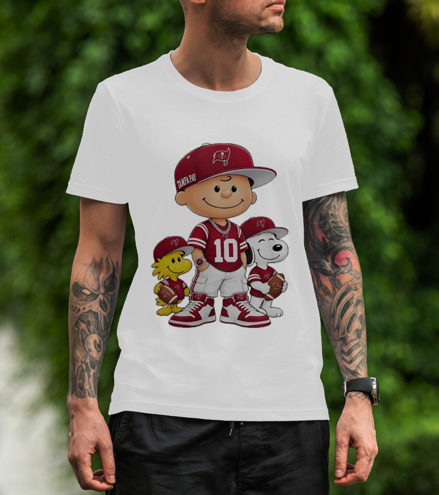 Tampa Bay Buccaneers Charlie Brown Woodstock Snoopy Number 10 Football Fans T-Shirt