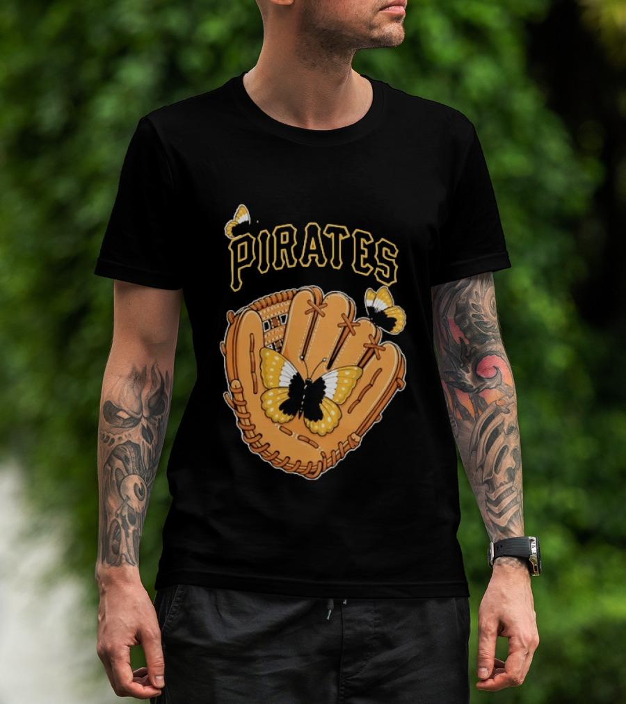 Pittsburgh Pirates Baseball Glove And Butterflies T-Shirt