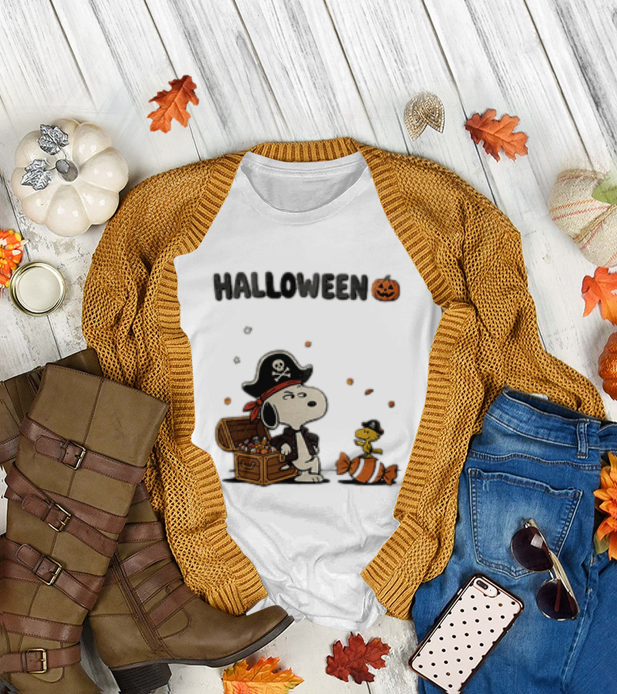 Snoopy Woodstock Halloween Pirates Treasure Chest Pumpkin T-Shirt