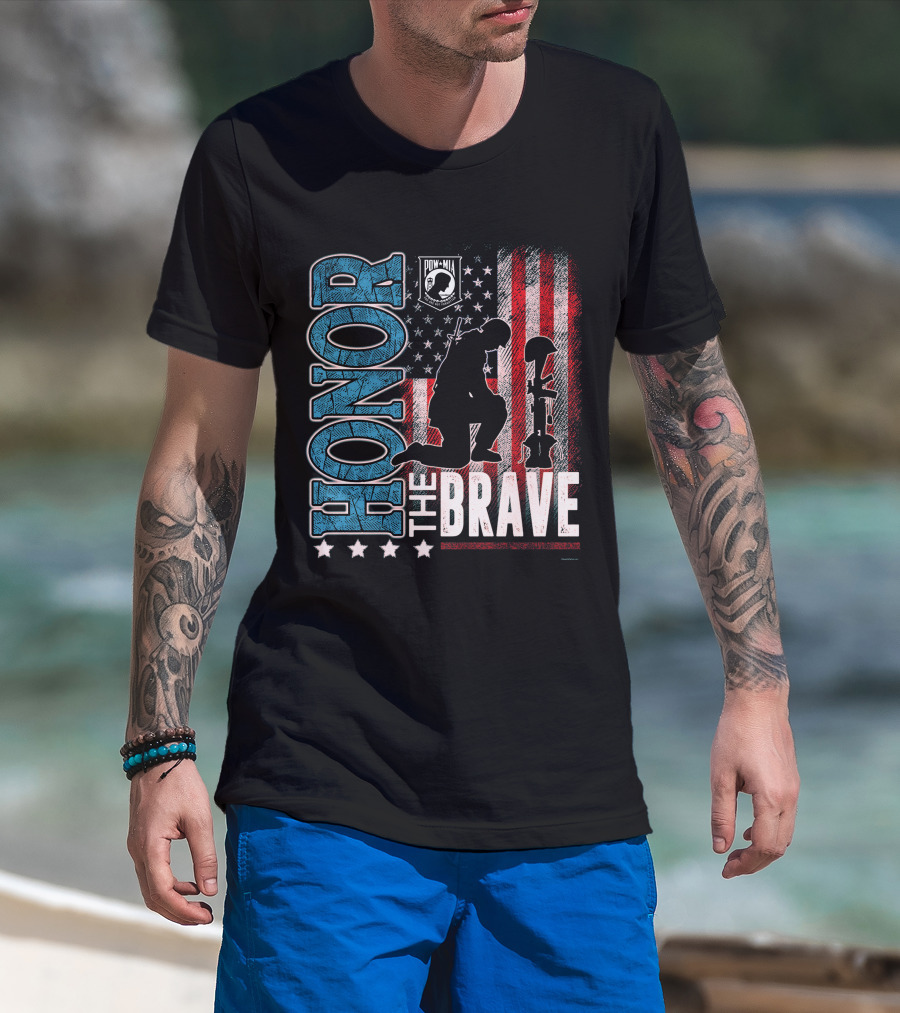 Honor The Brave POW-MIA American Flag Soldier Kneeling Memorial T-Shirt