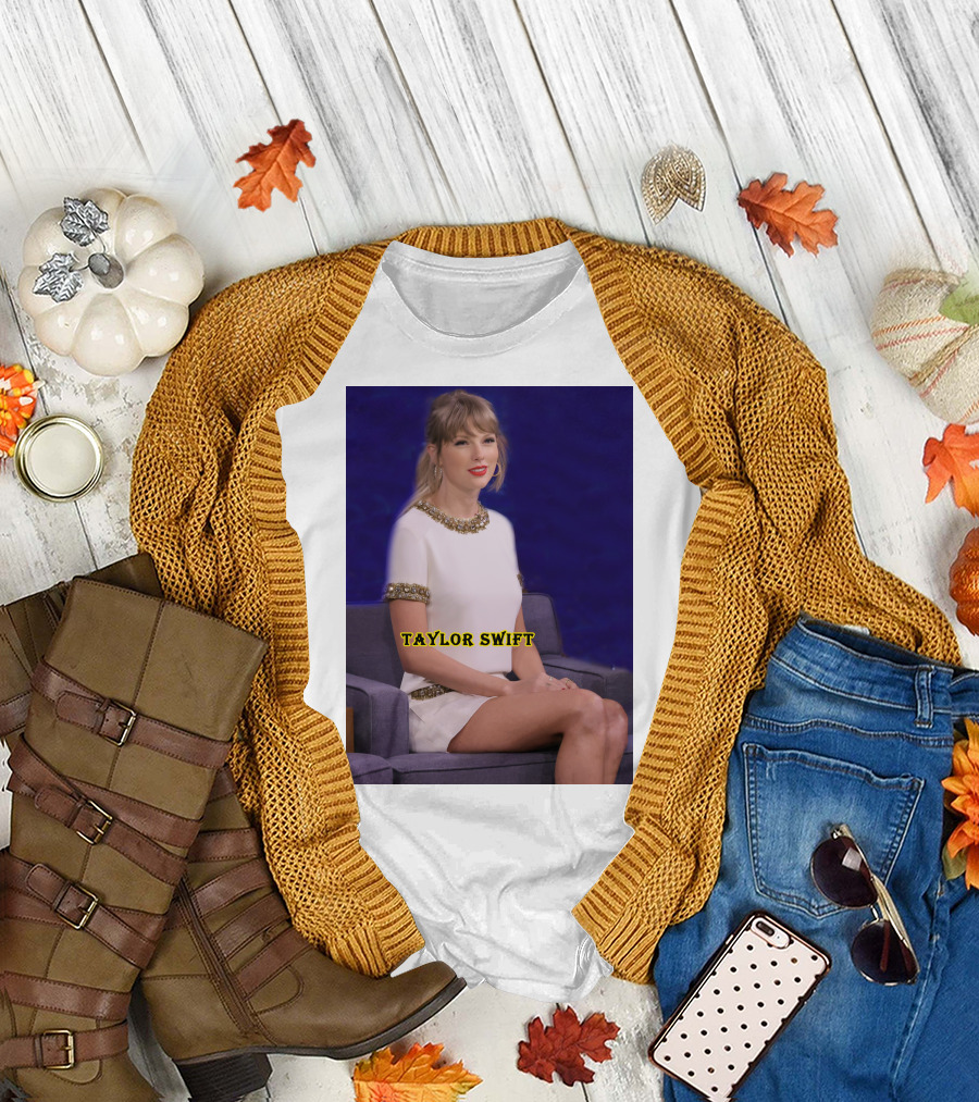 TAYLOR SWIFT Fans Theory About Actress in 10-Minute 'All Too Well' T-Shirt