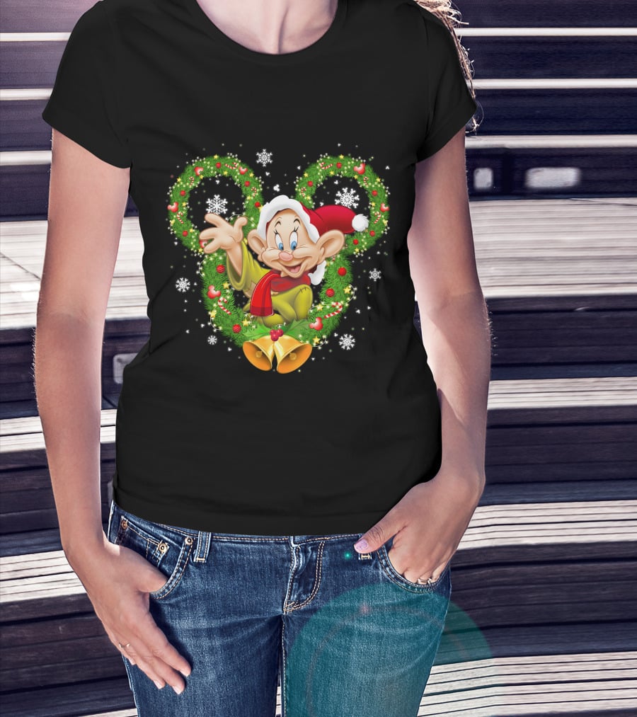 Dopey Christmas Disney Wreath Snowflakes And Santa Hat T-Shirt