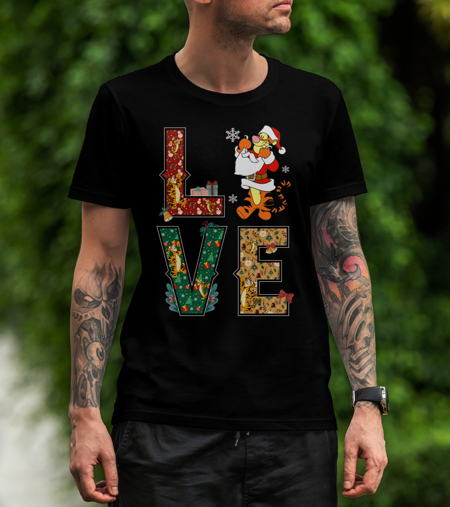 Love Tigger Christmas Santa Hat And Gifts T-Shirt