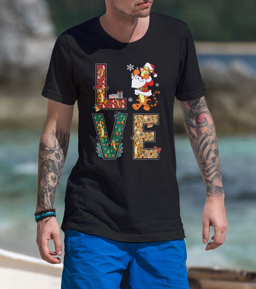 Love Tigger Christmas Santa Hat And Gifts T-Shirt