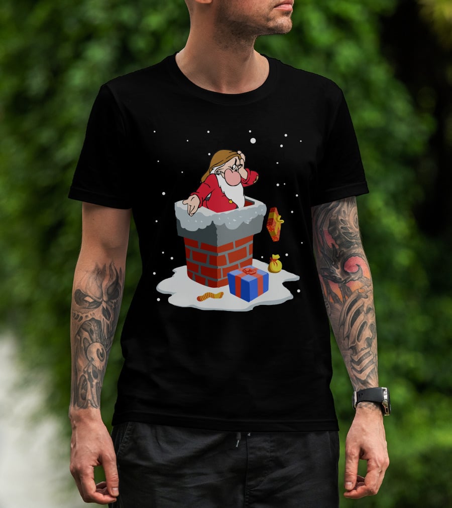 Grumpy Dwarf Stuck In Chimney With Christmas Gifts Snow Scene T-Shirt