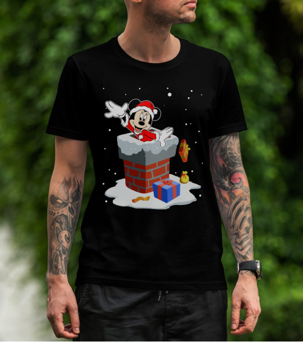 Minnie Mouse Santa In Chimney With Christmas Gifts And Snowflakes T-Shirt