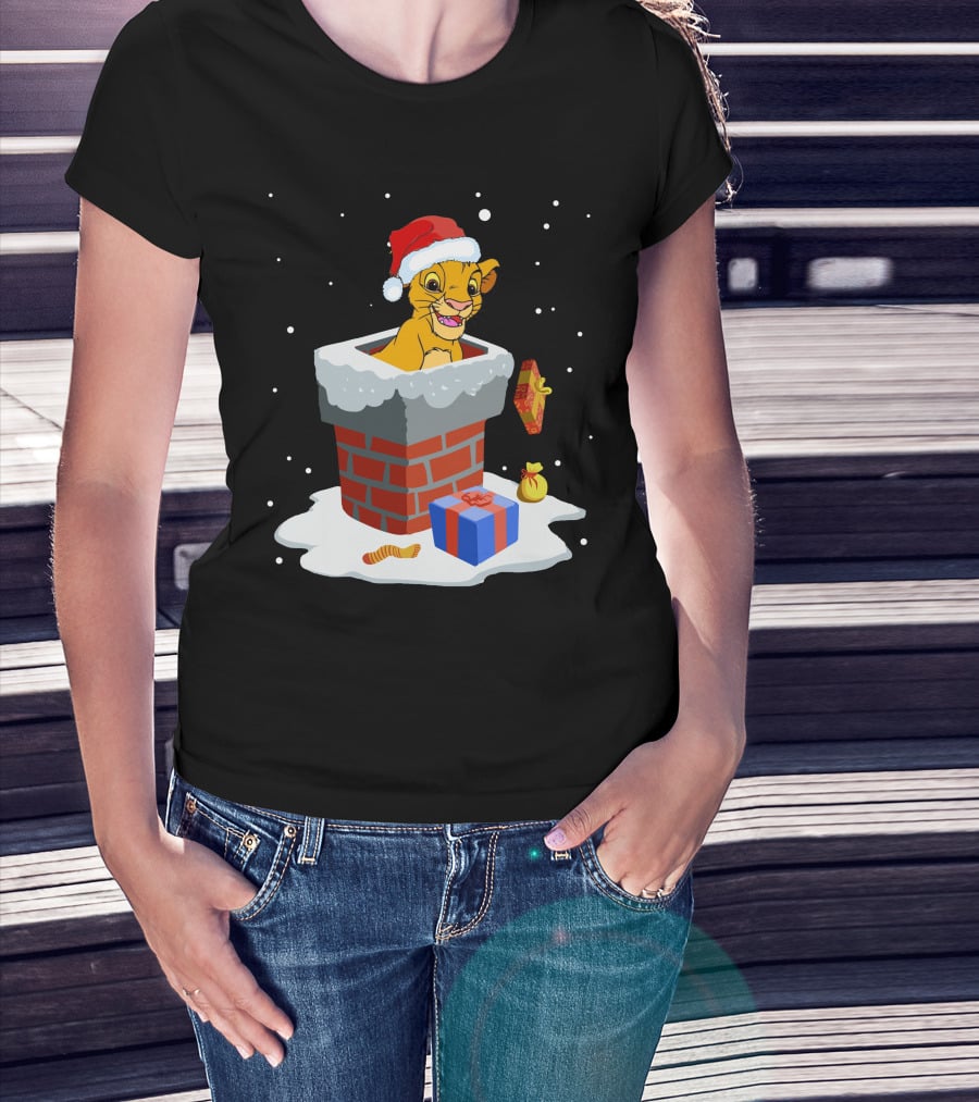 Simba In Santa Hat Popping Out Of Chimney With Christmas Gifts T-Shirt