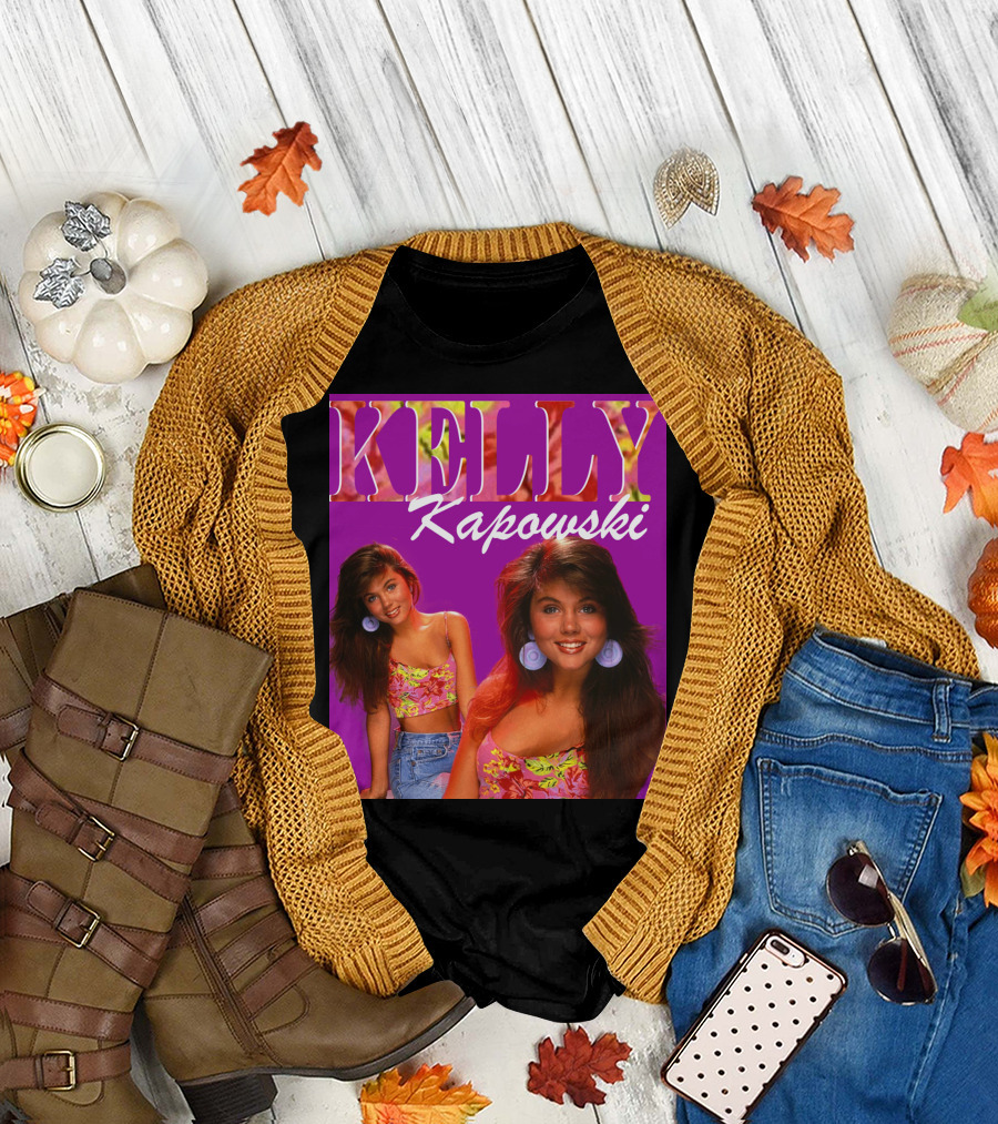 Kelly Kapowski Saved by the Bell 90s Iconic Style Retro Vibes T-Shirt