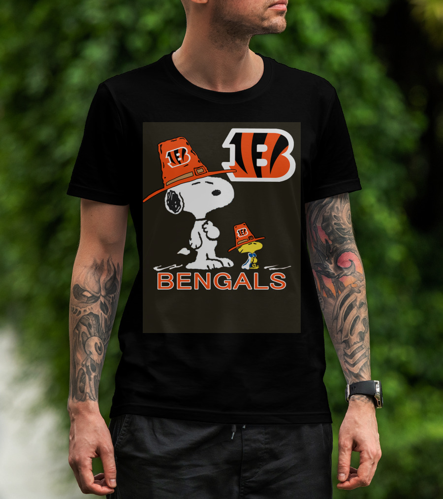 Bengals Snoopy Woodstock Thanksgiving Football T-Shirt