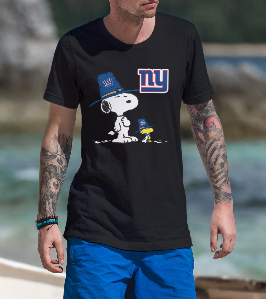 New York Giants Snoopy And Woodstock Pilgrim Hat Celebration T-Shirt