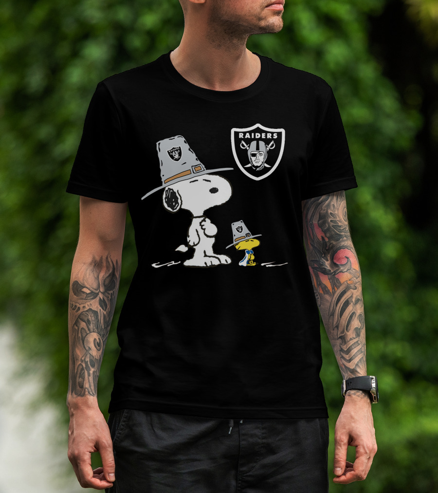 Raiders Snoopy And Woodstock Pilgrim Hat Football Tribute T-Shirt
